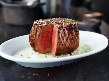 Ruth's Chris 牛排館專營熟成 USDA Prime 級牛排。
